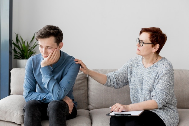 Identifying early signs of depression to seek timely help from a Dallas specialist.